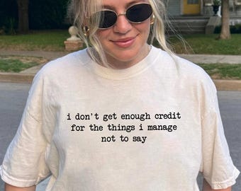 Colores de confort No recibo suficiente crédito por las cosas que no puedo decir, camiseta sarcástica divertida, camiseta de humor para adultos, camiseta de persona habladora