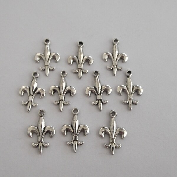 Fleur de Lis Charms-  ten charms- antique silver charms