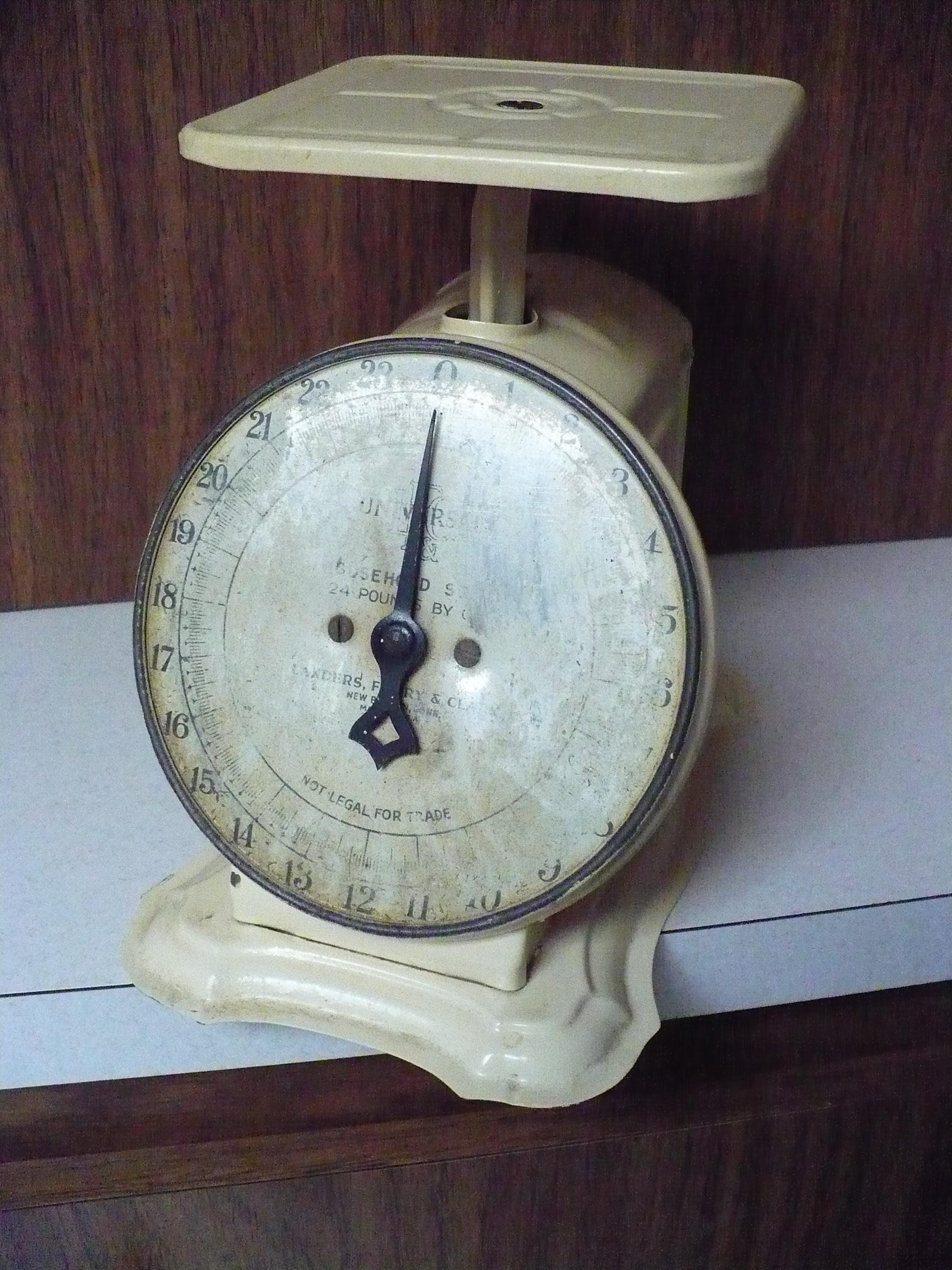 Landers, Frary & Clark Universal Household Scale - New Britain 