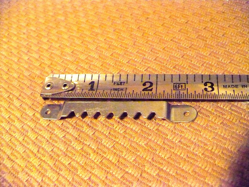 Sawtooth Picture Hangers with Nails - Approx. 490 pieces afbeelding 1