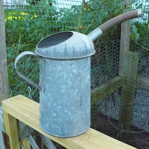 Auto Oil / Water Can - 1 Gallon Size
