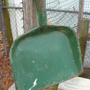 Heavy Duty Green Metal Dustpan