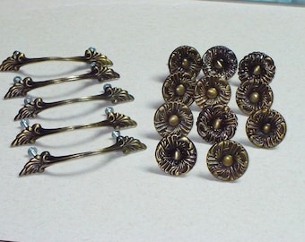 Cabinet Door Knobs and Drawer Pulls