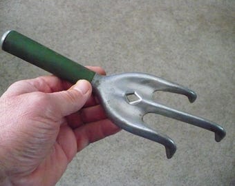 Aluminum 3-tined Hand Rake Garden Tool