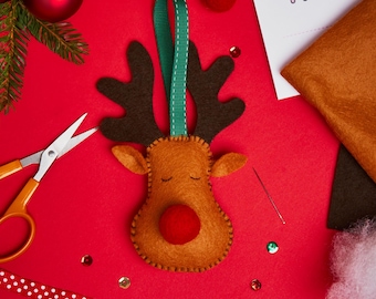 Decoración navideña DIY / Kit de manualidades de fieltro de Rodolfo el reno de la nariz roja / Kit de costura / Relleno de medias
