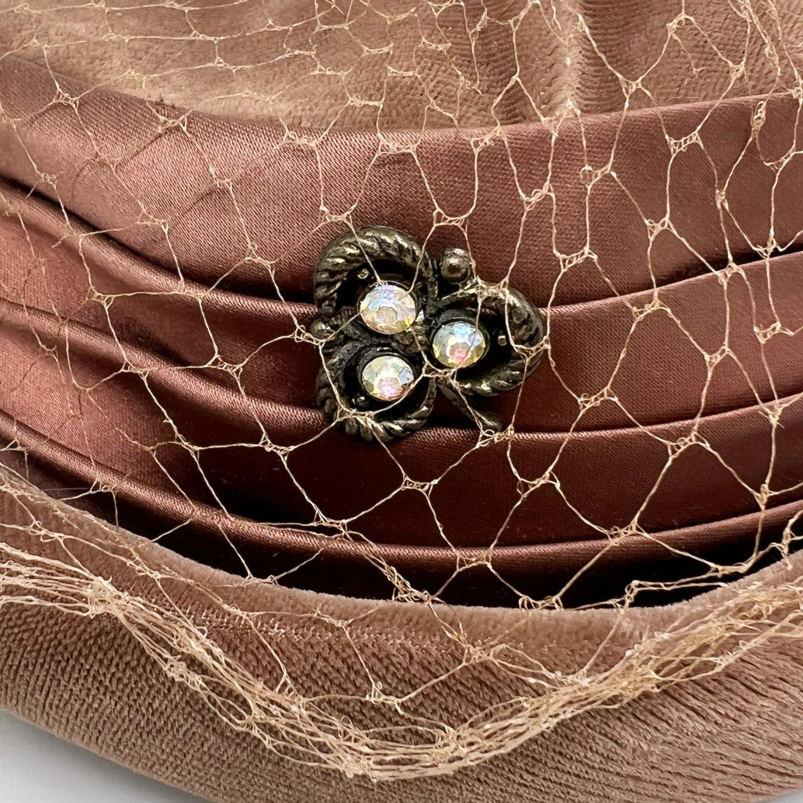 Vintage 50s 60s Brown Velvet Pill Box Hat with Mesh, Bow and Jewel Accent Vintage 50s 60s Brown Velvet Pill Box Hat With Mesh, Bow and  main image 3