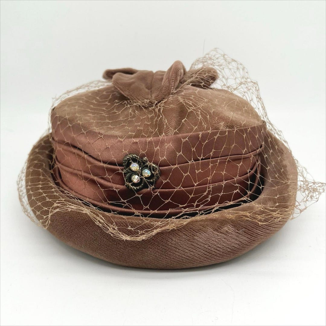 Vintage 50s 60s Brown Velvet Pill Box Hat with Mesh, Bow and Jewel Accent Vintage 50s 60s Brown Velvet Pill Box Hat With Mesh, Bow and  main image 4