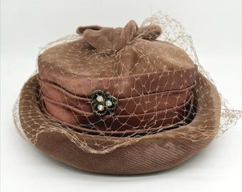 Corona Vintage 50s 60s Brown Velvet Pillbox Cloche Hat With Ribbon Band And Veil Corona Vintage 50s 60s Brown Velvet Pillbox Cloche Hat With  main image 3