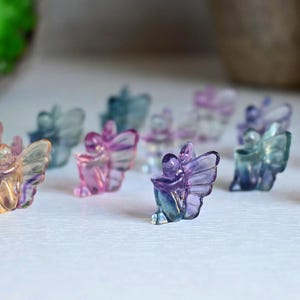 Natürliche Regenbogen Fluorit Fee, MINI Fee, Kristall geschnitzten Schädel, Quarzkristall geschnitzt, Kristallanhänger, Halskette, Kristallgeschenke