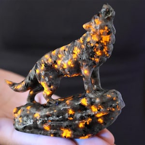 Lobo tallado en yooperlita natural de 8,6 cm, tallado en cristal, estatua de lobo, curación Reiki, decoración del hogar, regalo de Navidad (1 unidad, UV365)