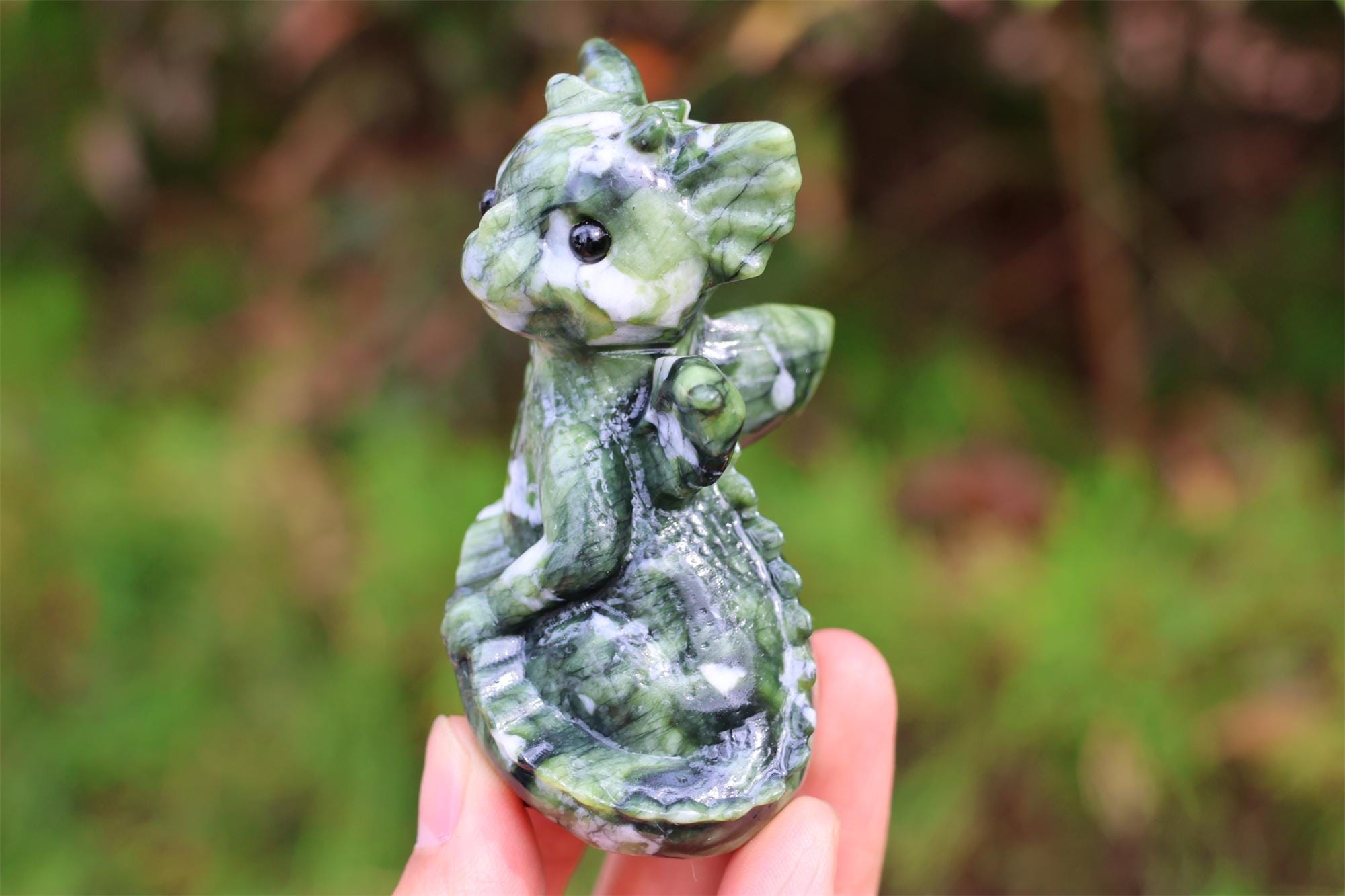 翡翠製ドラゴン像 木製台座付き 3.2インチ天然翡翠彫刻ドラゴン、水晶彫刻、ドラゴン像 - Etsy 日本