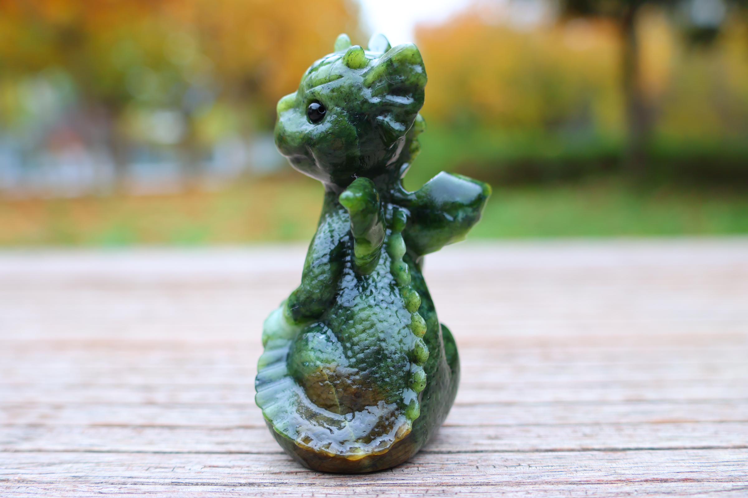 3.2インチの天然翡翠彫刻ドラゴン、クォーツクリスタル彫刻、ドラゴン
