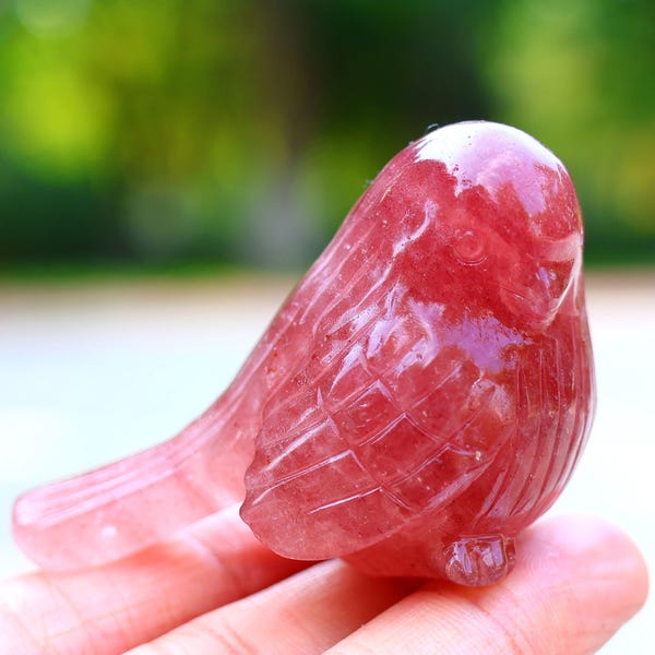 Oiseau sculpté en quartz fraise naturelle de 2,4 po., sculpture en cristal de quartz, statue d'oiseau, oiseau en quartz fraise, crâne en cristal, guérison Reiki, cadeau oiseau