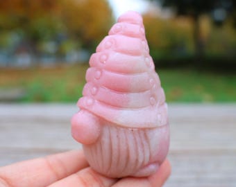 Gnomo tallado en ópalo rosa natural de 3 pulgadas, tallado de cristal de cuarzo, estatua de gnomo