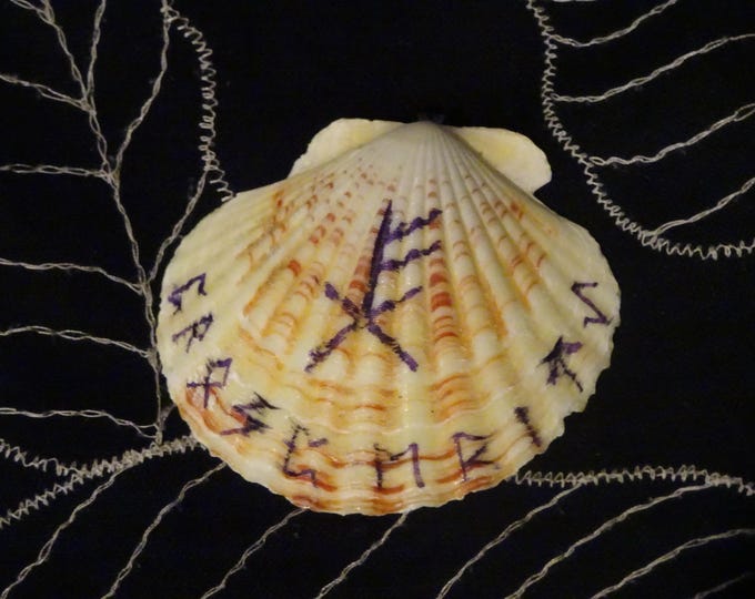 Runic Prosperity Shell Pendant 5