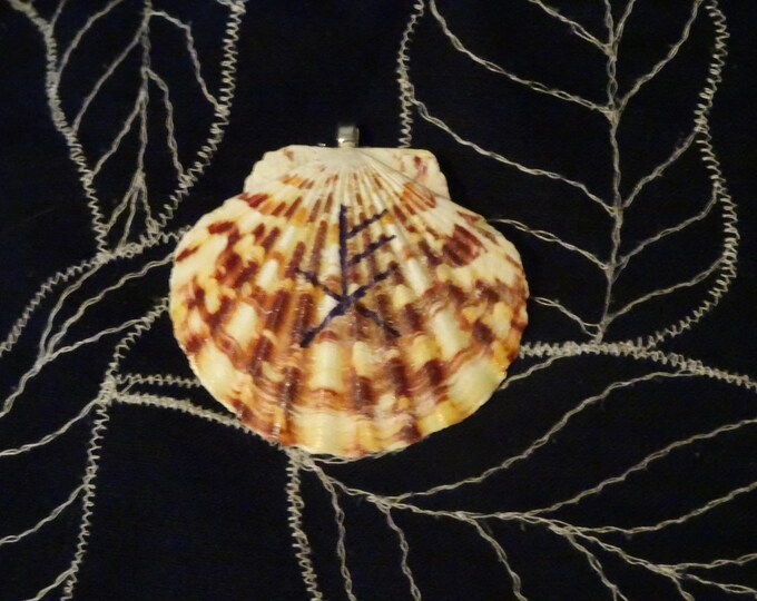 Runic Prosperity Shell Pendant 4