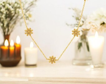 Handmade Bohemian Flower Necklace: Trendy Floral Charm Choker