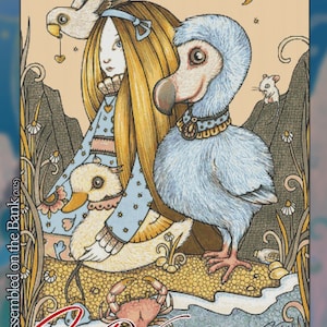 Puede incluir: Patrón de punto de cruz con una ilustración fantástica de una niña, un dodo y un pato. La obra de arte incluye el texto "Anita Inverarity" y "Gecko Vista". El diseño tiene una estética vintage con colores suaves y elementos detallados.