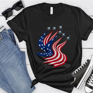 Camiseta de avión de combate del 4 de julio: gráfico patriótico de la Fuerza Aérea de EE. UU.