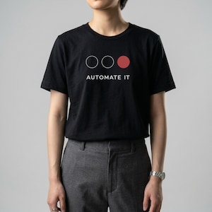 Camiseta minimalista "Automate It", camiseta de productividad tecnológica, camiseta para programadores, camiseta gráfica moderna y sencilla, unisex Bella Canvas 3001