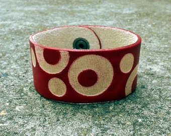 Handmade Red Leather Bracelet With Circle Pattern - FREE Shipping Wordlwide