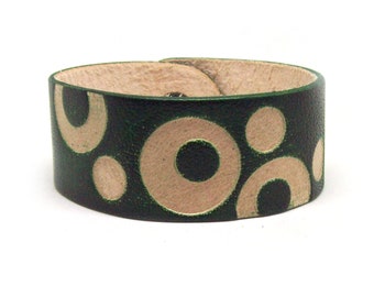 Handmade Green Leather Bracelet With Circle Pattern - FREE Shipping Wordlwide - Geometric Leather Bracelet