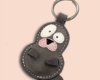Snowy The Cute Little Seal Pup Leather Animal Keychain - FREE Shipping Wordlwide - Handmade Leather Seal Pup Bag Charm