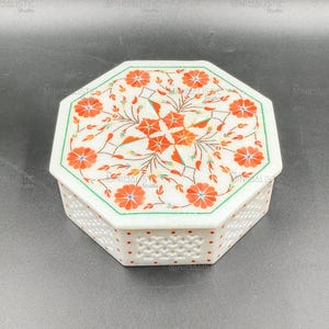 Handgemachte achteckige Marmor Inlay Box mit Blumenmuster - Pietra Dura Andenken Schmuckschatulle von Agra - Dekoratives Stein Schmuckgeschenk