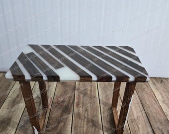 手作りアカシア材テーブルトップ｜ホワイトエポキシストライプデザイン