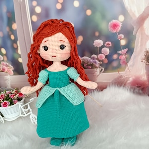 Handgemaakte gehaakte arielpop, amigurumi-prinsesspeelgoed, katoengaren, 33 cm hoog afbeelding 3