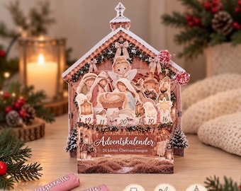 Könnte beinhalten: Ein Yogurette Adventskalender in Krippenform mit Stallstruktur, nummerierten Türchen, einem Engel und Figuren. Vor dem Kalender liegen zwei rosa Yogurette-Riegel sowie Symbole für Ausdrucken, Ausschneiden und Gestalten.