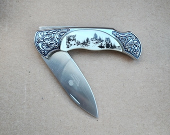 Decorative Locking Blade Folding Knife Wildlife Wolves Woodsy Scene Etched Metal Bolsters Collectible Gift