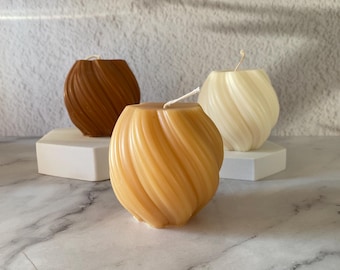 Spiralkerze in Skulpturform – Minimalistische Eleganz & Handarbeit