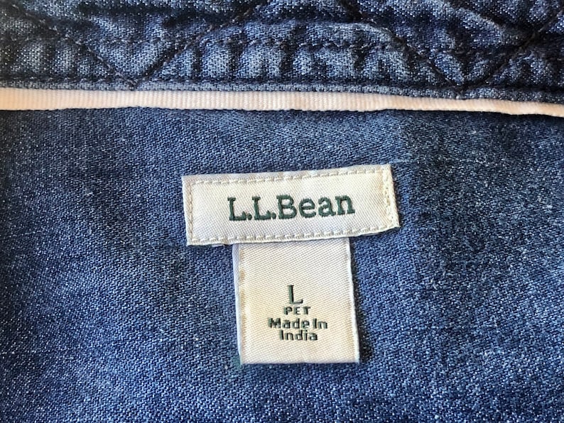 Vintage LL Bean Blue Denim Shirt Women's L Size Darts at Bust Long Sleeves 2 Front Pockets Yoked Back L L Bean's Classic Excellent Condition image 10