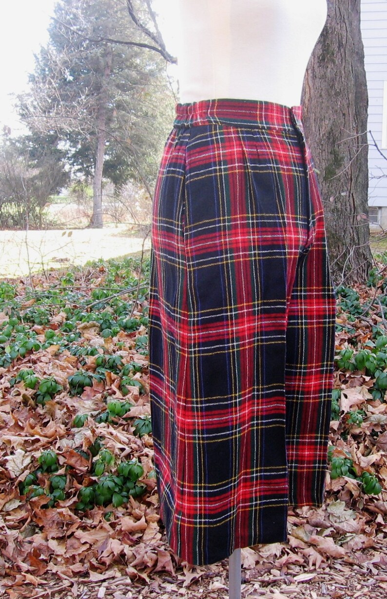 Tartan Plaid Skort Trousers Up Vintage SZ 11/12 Wool or Poly Blend 1960's Style on Campus Wearable Vintage Clothing ILGWU Label Made in USA image 2