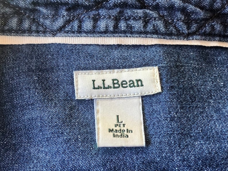 Vintage LL Bean Blue Denim Shirt Women's L Size Darts at Bust Long Sleeves 2 Front Pockets Yoked Back L L Bean's Classic Excellent Condition image 2