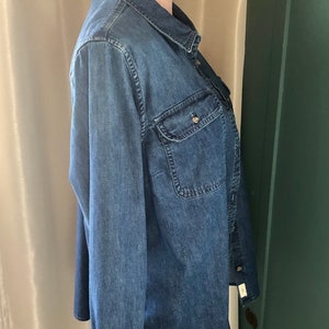 Vintage LL Bean Blue Denim Shirt Women's L Size Darts at Bust Long Sleeves 2 Front Pockets Yoked Back L L Bean's Classic Excellent Condition image 9