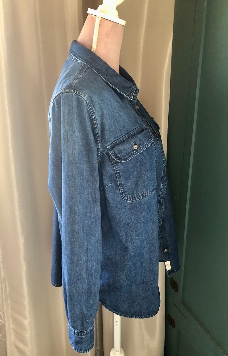 Vintage LL Bean Blue Denim Shirt Women's L Size Darts at Bust Long Sleeves 2 Front Pockets Yoked Back L L Bean's Classic Excellent Condition image 9