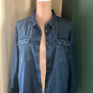 Vintage LL Bean Blue Denim Shirt Women's L Size Darts at Bust Long Sleeves 2 Front Pockets Yoked Back L L Bean's Classic Excellent Condition image 8
