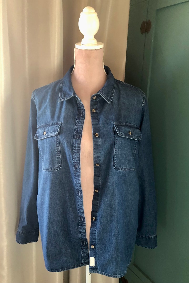 Vintage LL Bean Blue Denim Shirt Women's L Size Darts at Bust Long Sleeves 2 Front Pockets Yoked Back L L Bean's Classic Excellent Condition image 8