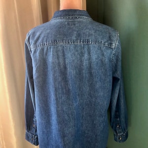 Vintage LL Bean Blue Denim Shirt Women's L Size Darts at Bust Long Sleeves 2 Front Pockets Yoked Back L L Bean's Classic Excellent Condition image 4