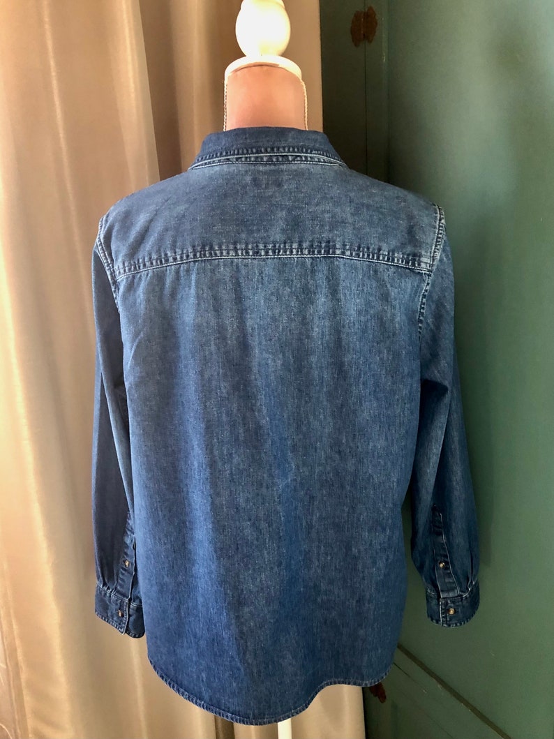 Vintage LL Bean Blue Denim Shirt Women's L Size Darts at Bust Long Sleeves 2 Front Pockets Yoked Back L L Bean's Classic Excellent Condition image 4