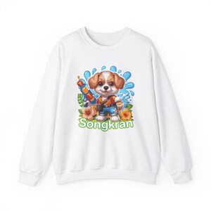 Songkran Dog Splash sweatshirt met ronde hals, unisex sweater, waterfestivalkleding, cadeau huisdierliefhebber, vakantiekleding, schattig huisdierontwerp