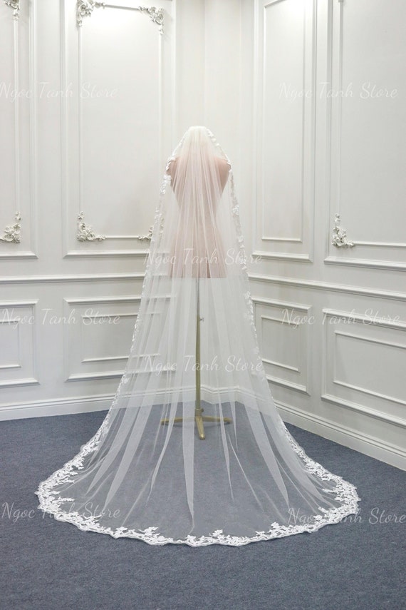 Chapel Length Delicate Veil Signature Chapel Length Veil – Monique Lhuillier main image 4