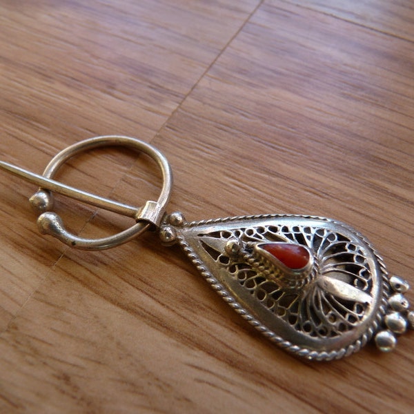 Sterling Moroccan Scarf Pin with Coral