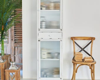 Vitrina antigua de hierro y cristal blanco 51 cm