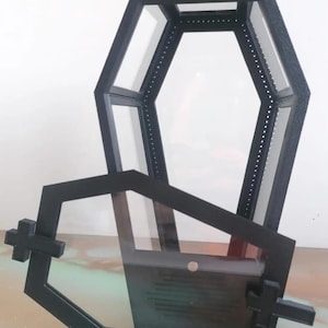 Glass Terrarium 4.7&quot;×3.9&quot;×8.9″ – Mini Enclosure for Jumping Spiders, Spiderlings & Inverts with Magnetic Door and Side Ventilation
