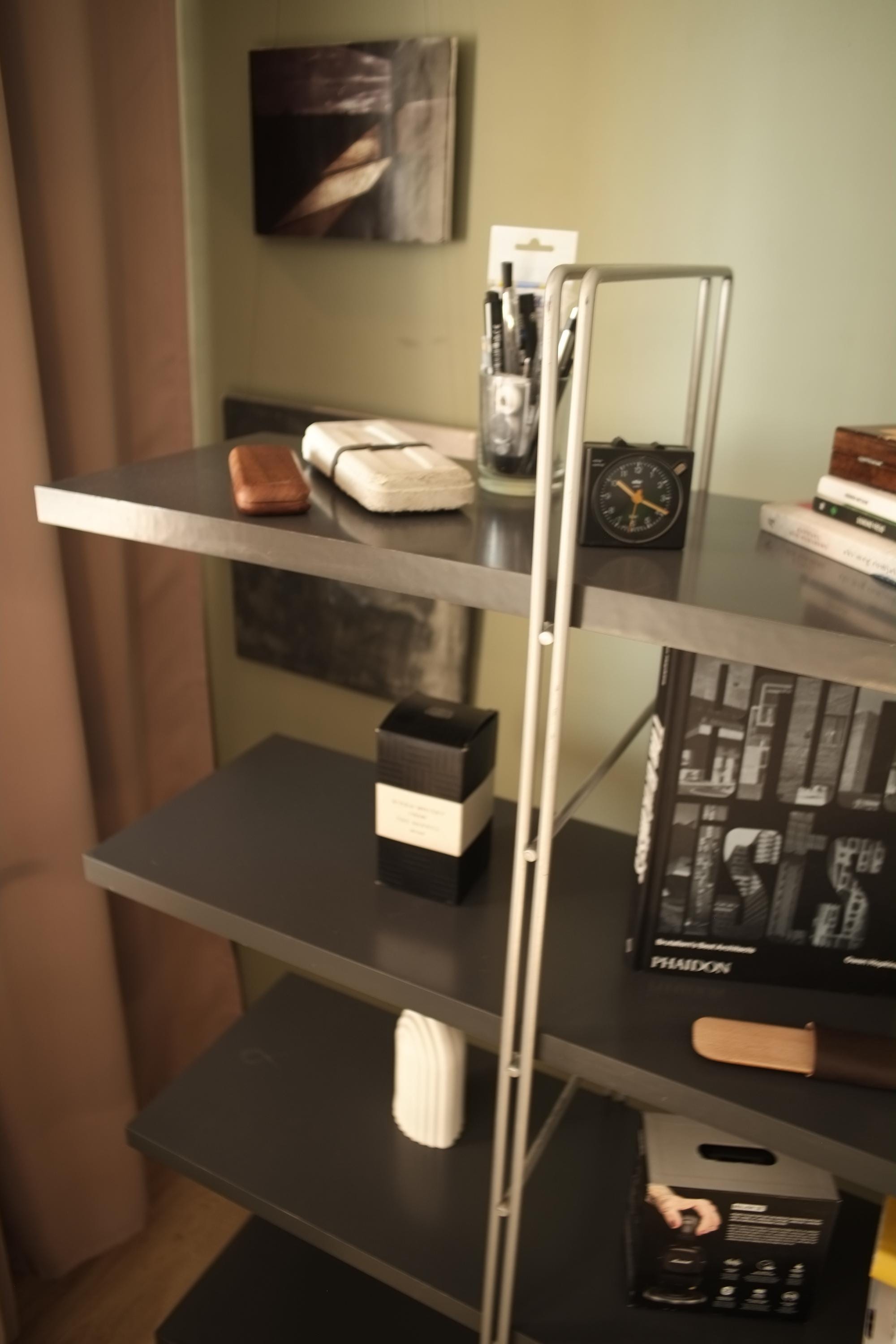 Neils Gammelgaard が IKEA のためにデザインした Enetri シェルフ