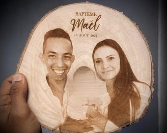 Photo on wooden log