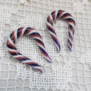 Glass spiral, 2g blue red and white, glass pincher, size 2 gauge, 2g pincher